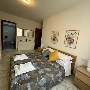https://yellow-spring-luminoso-trilocale-con-due-bagni.in-sardinia.net